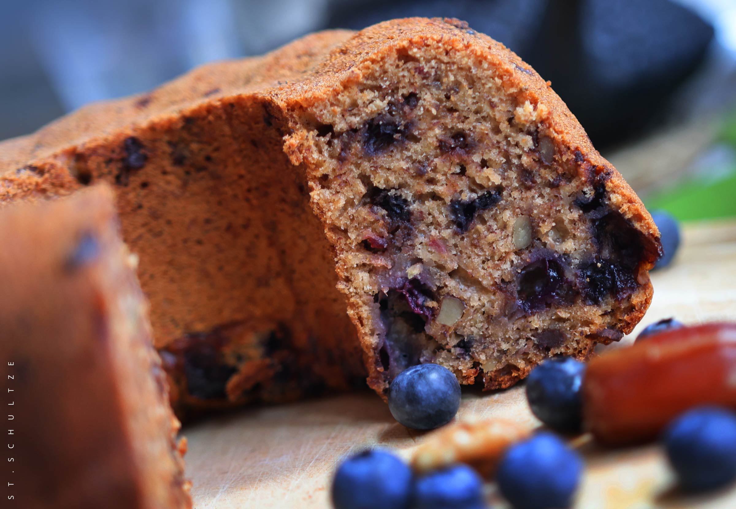 bananabread, bakinglove, baking, cooking, blueberries, datteles, walnuts, fitfood, healthy food, fruitbowl, superfoods, blueberries, nuts, pineapple, coconut, foodphotography, cooking, breakfast, delicious, yummy, lecker, Foodfotografie, foodphotography, fit, fitfood, healthy food